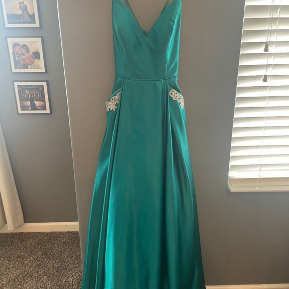 Size 7 Teal Formal Gown - Picture 1 of 5